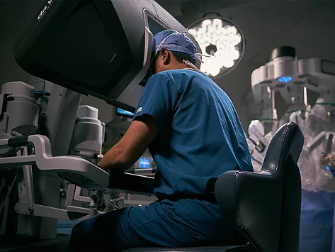 1 24 intuitive da vinci surgeon