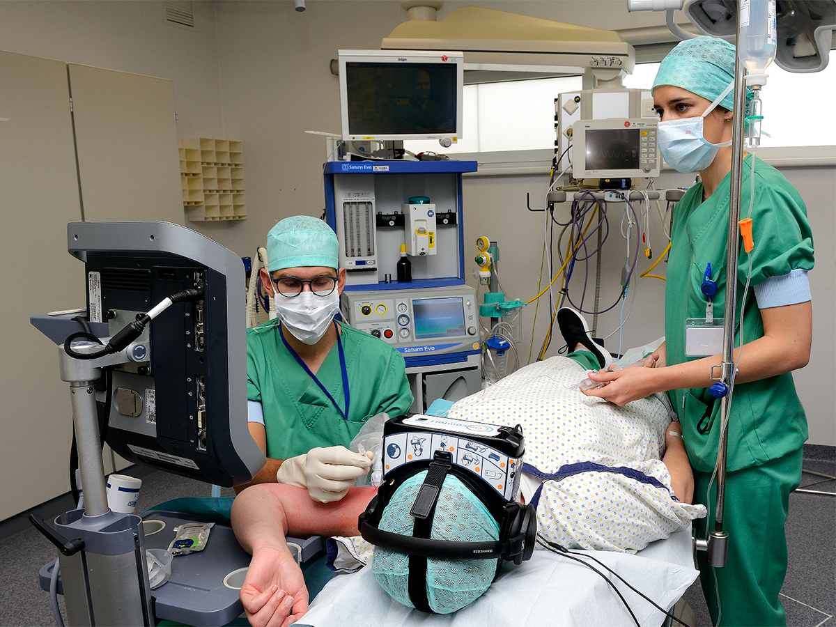 Hospital patient wears Sedakit VR headset