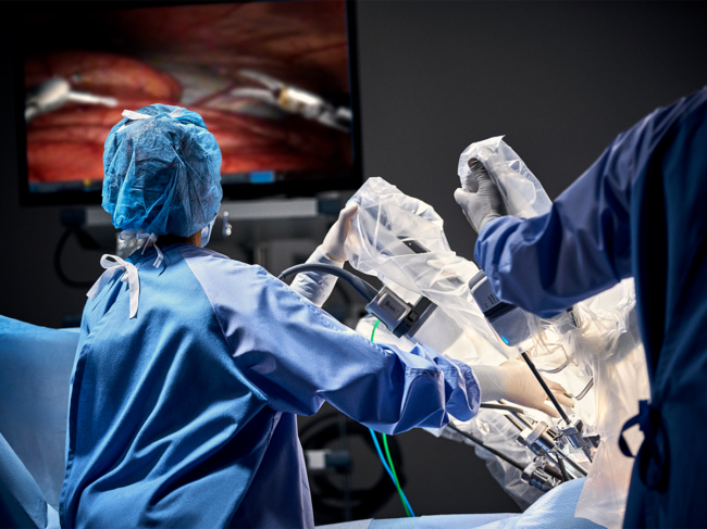 Da Vinci Xi with operating room staff