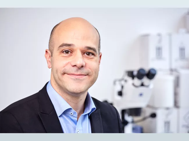 Benjamin Bertrand in the lab