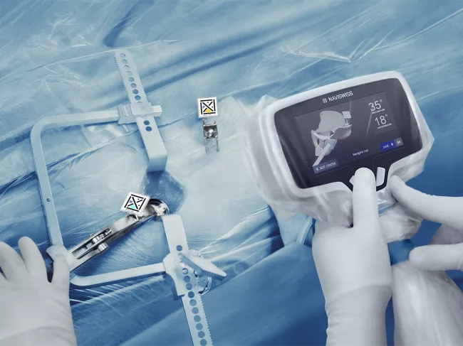 Naviswiss hand-held device used in surgery