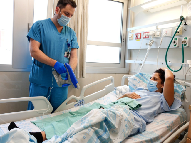 Patient with physician in hospital holding the Spincare system