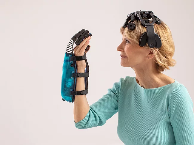 Patient wearing Ipsihand