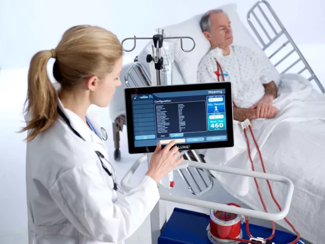 Doctor, patient using Hemolung