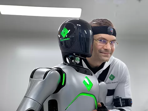 Insilico ceo alex zhavoronkov and humanoid 9 15