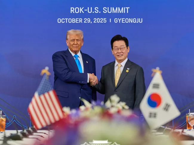 U.S. President Donald J. Trump (left) and South Korea President Lee Jae-myung at the ROK-U.S. summit