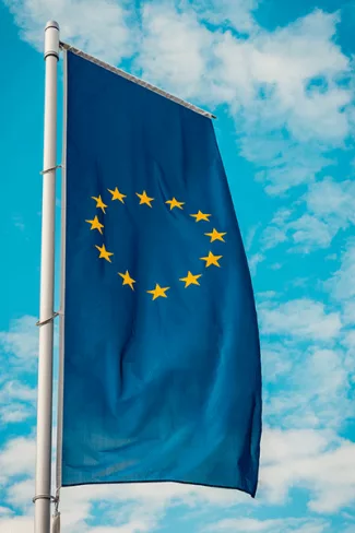 eu-european-union-flag-vertical.png