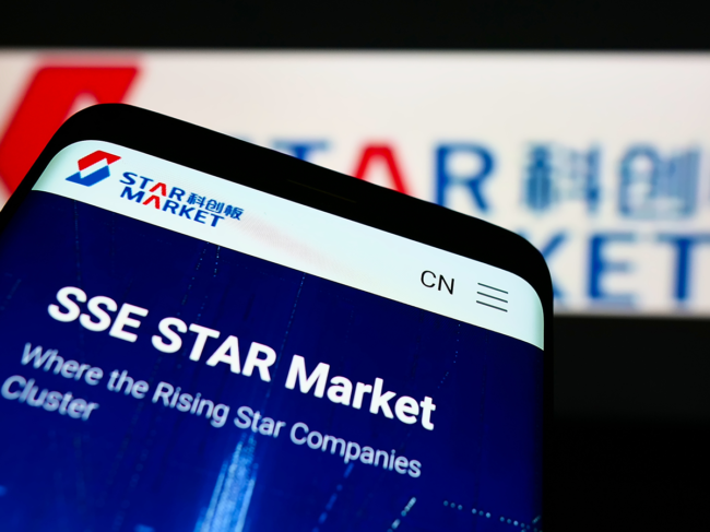 Smartphone with website of Shanghai STAR Market in front of logo