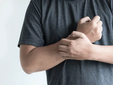 Dematologic arms itch